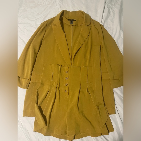 Women’s Forever21 blazer and high waisted shorts size M preowned - Picture 1 of 4
